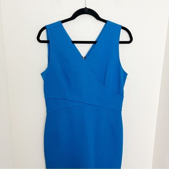 Classiques Entier V-Neck Fitted Sheath, Cocktail Dress - Picture 2 of 9